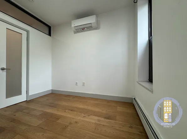 481 Chauncey Street image 10 of 28