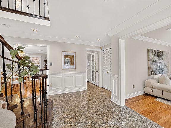 3rd image of 19 Tomlinson Cir
