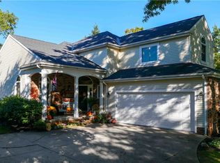 345 E Pioneer Trl, Aurora, OH 44202