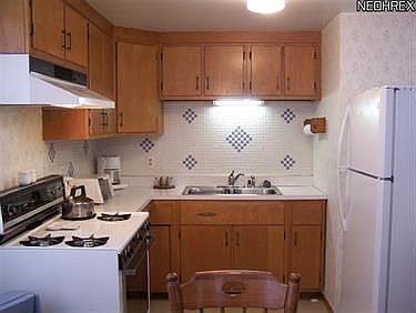 3rd image of 2886 Clearwater St NW