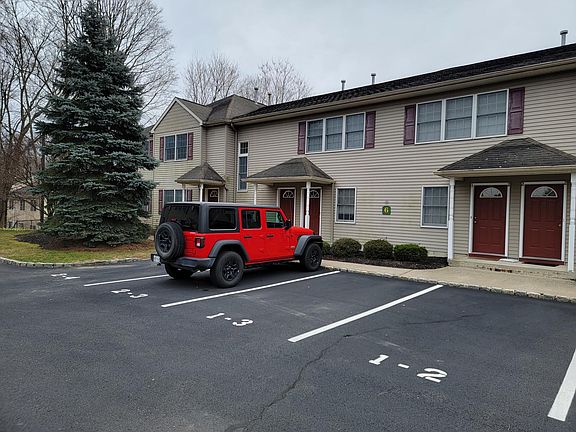 3rd image of 6 Autumn Leaf Ct APT 24
