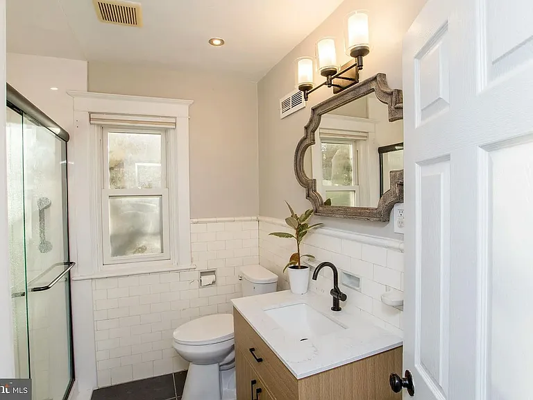 501 E Mount Airy Ave — Photo 32