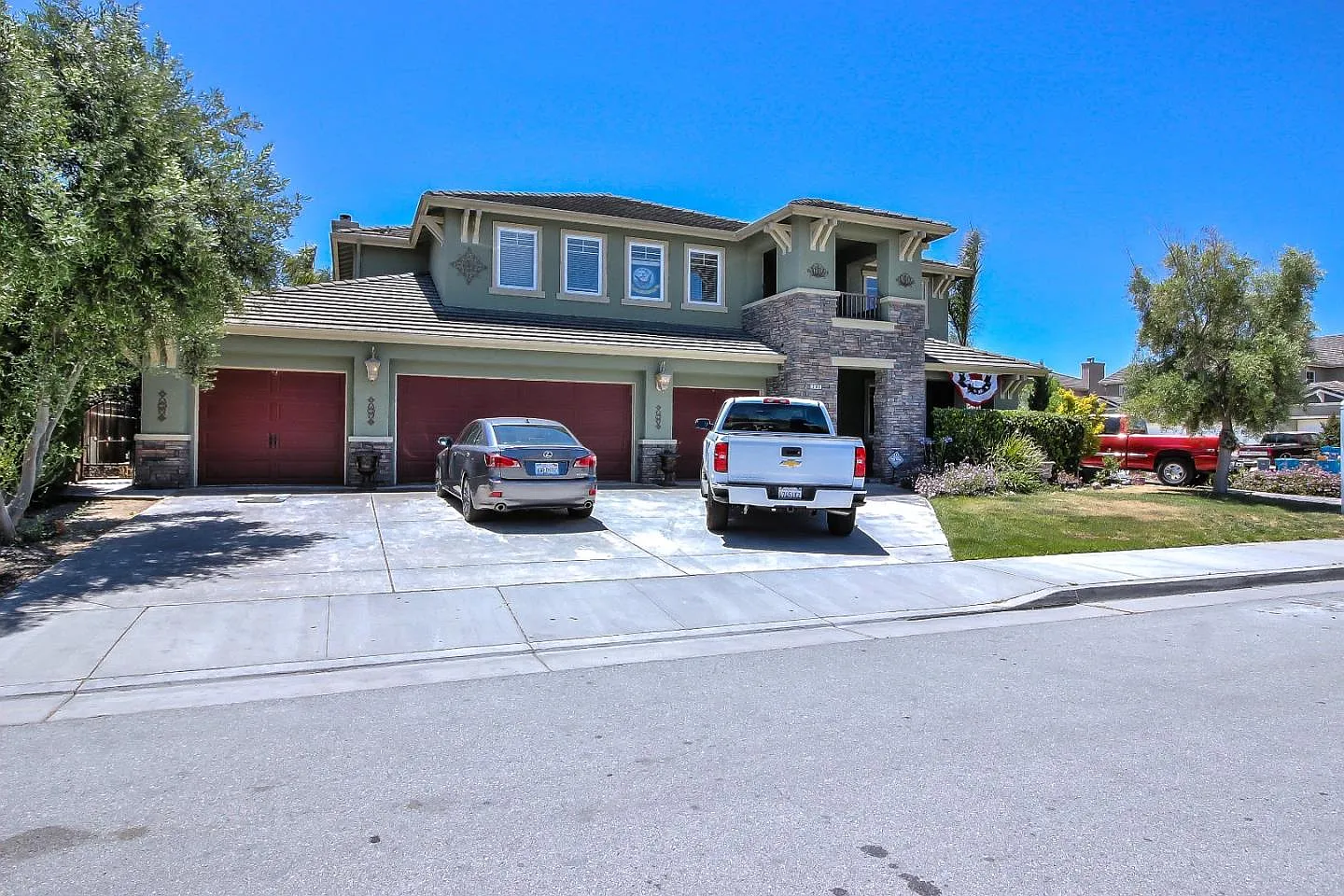 341 Majestic Dr photo 1