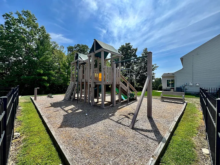 6608 Rosemont Ln — Photo 5