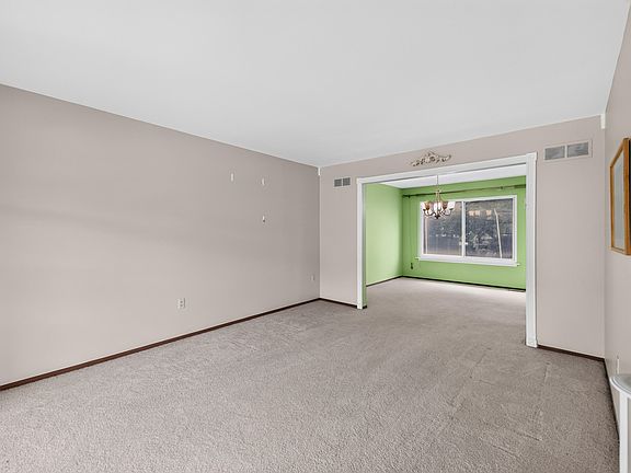 5th image of 15661 Cumberland St
