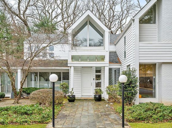 132 Old Westbury Rd