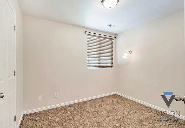 1143 W 150 N — Photo 12