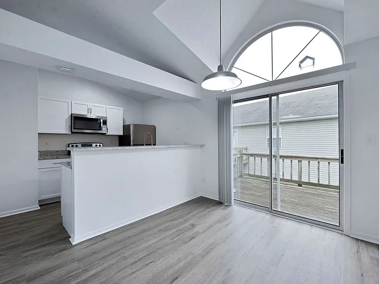 Stratford Commons — Photo 2