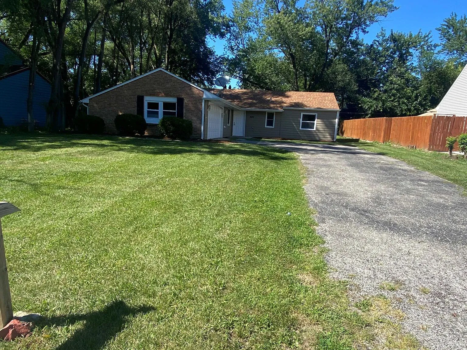 3 bed, 1372 sqft, $2,500 — Photo 2