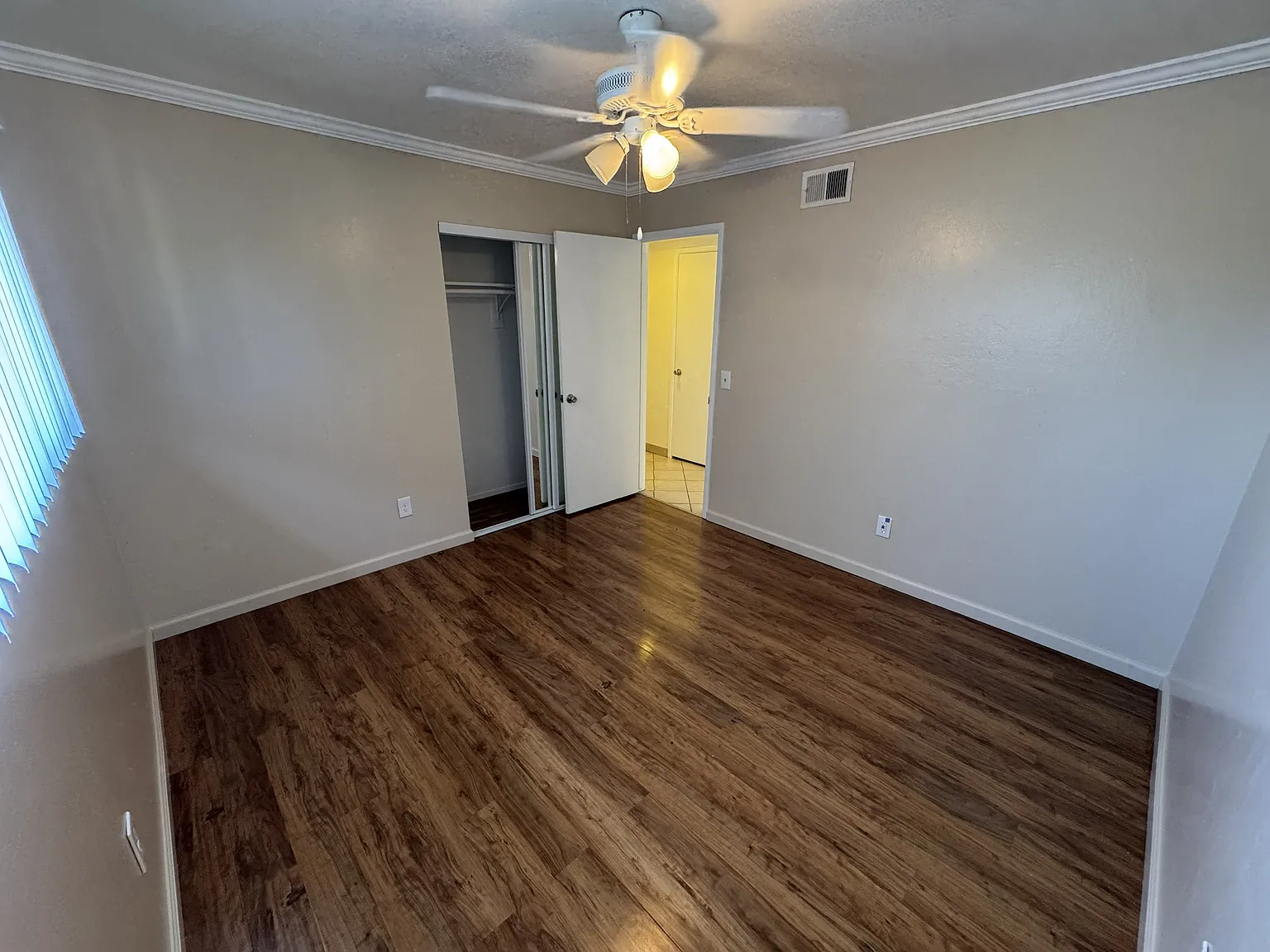 3 bed, 1100 sqft, $3,650 — Photo 2