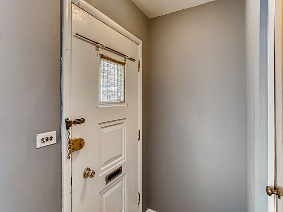 4th image of 225 S Maple Ave #C