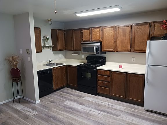 3rd image of 3500 Rolling Green Dr APT J40