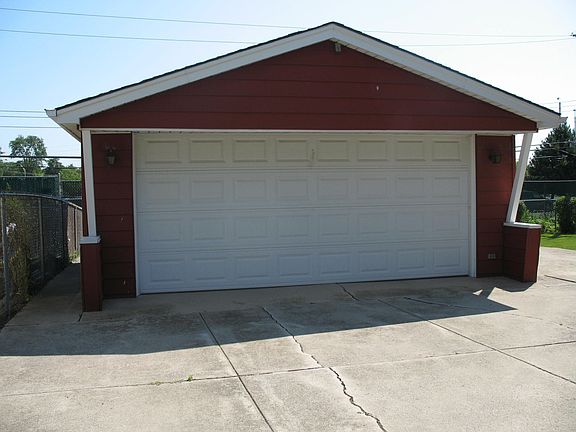 2-CAR GARAGE