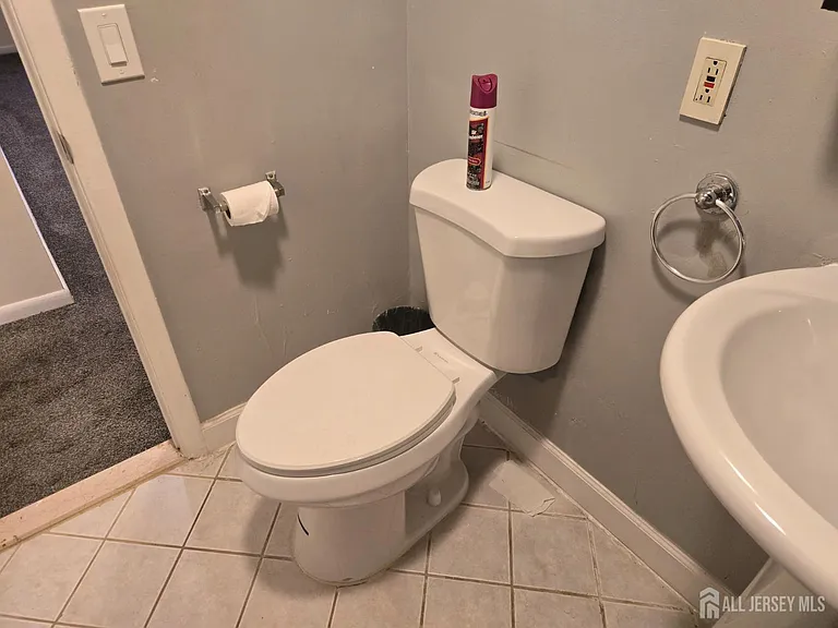 143 College Dr — Photo 6