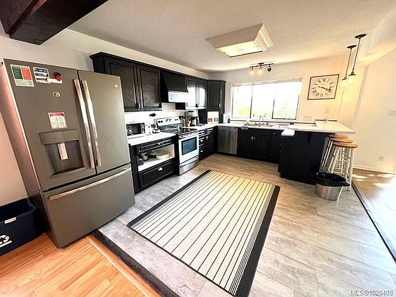 2nd image of 811 Oceanview Dr