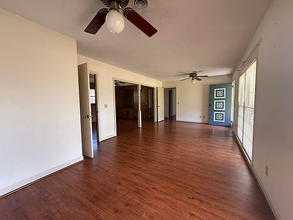 3rd image of 101 Morris Circle