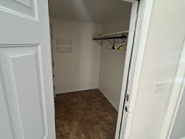 1202-1206 W Elm St #1W — Photo 11