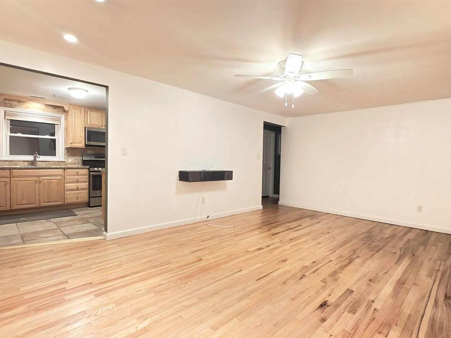 2 bed, 1.0 bath, $2,300 — Photo 4