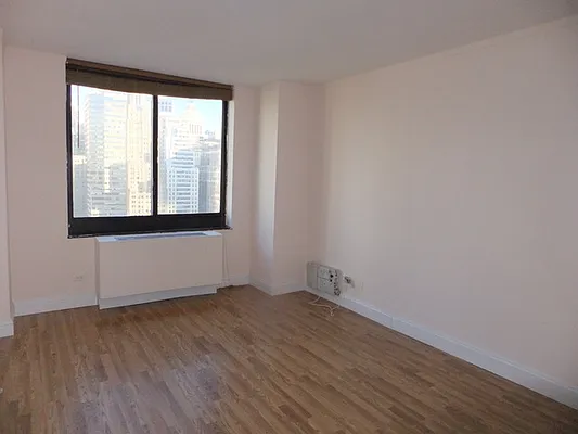 Rented by SERHANT. | media 4