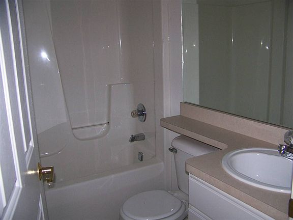 5th image of 179 Stratford Ln #1