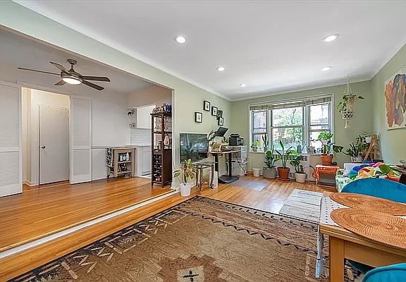 5th image of 68-61 Yellowstone Blvd #3/18