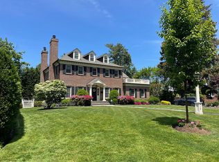 15 North Dr, Manhasset, NY 11030