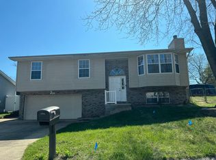 1821 Hilltop Village Ln, Imperial, MO 63052