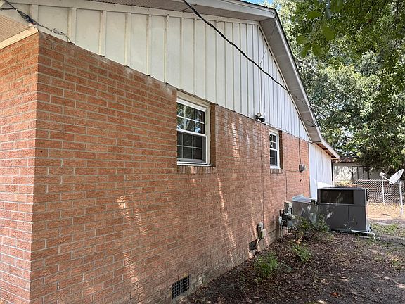 3rd image of 945 Latimore St