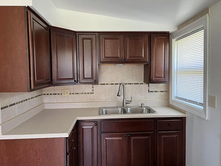 555 Dearborn Ave — Photo 2