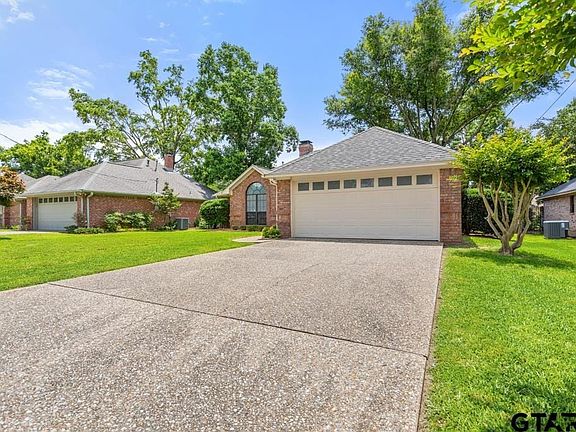 3rd image of 3305 Omega Dr