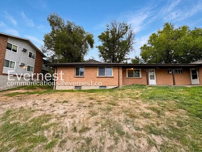 2 bed, 1.0 bath, 1995 sqft, $2,000 — Photo 1