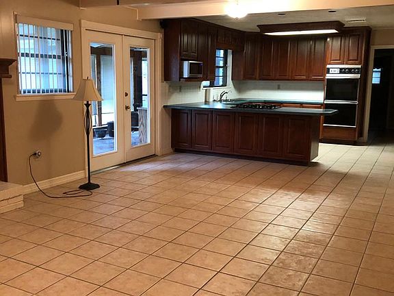 5th image of 2905 Redbud Ave