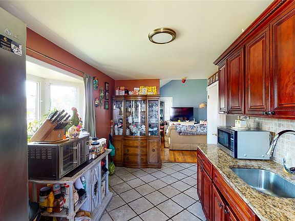 4th image of 166 Claywood Dr