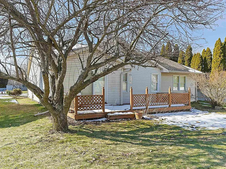 5512 Trippel Dr — Photo 2