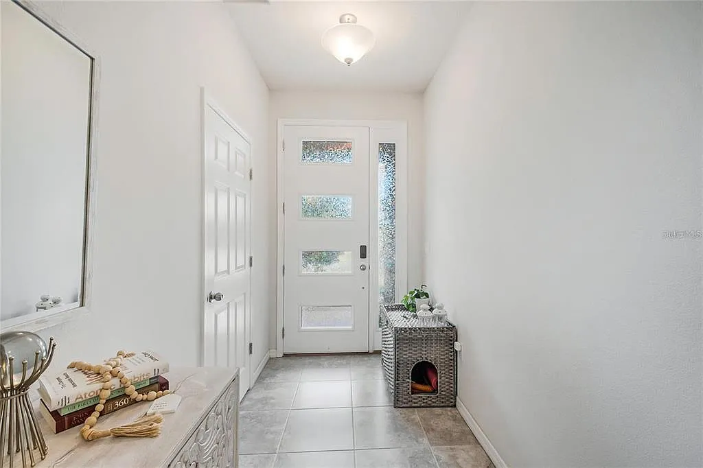4 bed, 2.5 bath, 2365 sqft, $3,050 — Photo 4