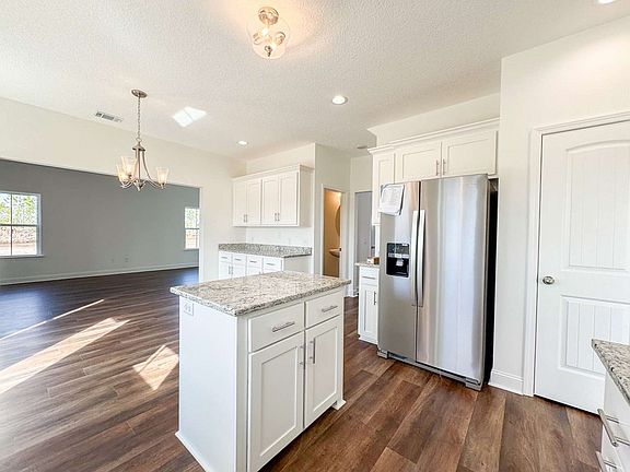 5th image of 83 Saint Johns Ct