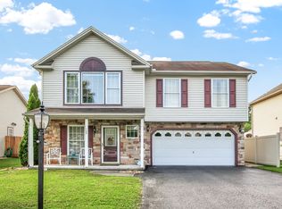 105 Lakeside Dr, Lewisberry, PA 17339