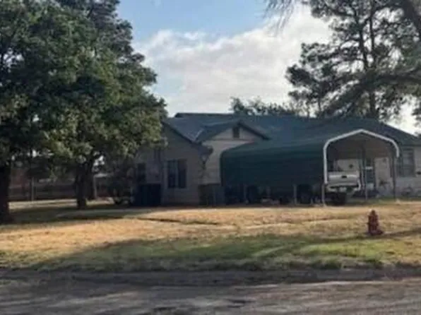 214 W 6th St, Hale Center, TX 79041