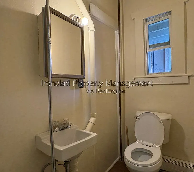 242 Washington St #2N