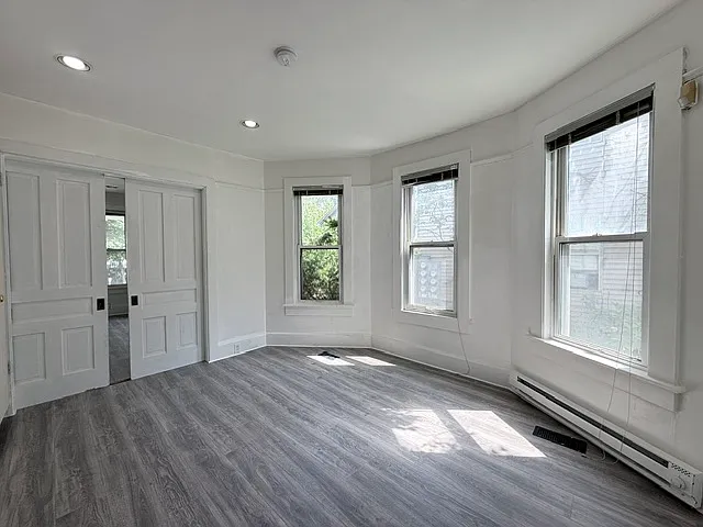 521 Sarah St — Photo 17