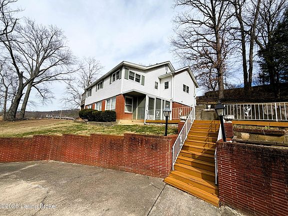 2nd image of 811 S Park Rd