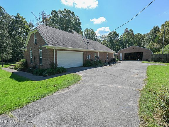 4th image of 180 Melissa Ln