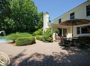 583 Overbrook Rd, Bloomfield Hills, MI 48302