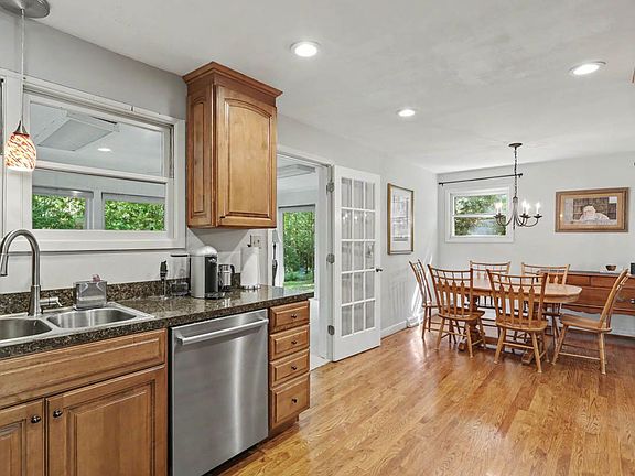 4th image of 112 Holly Rd