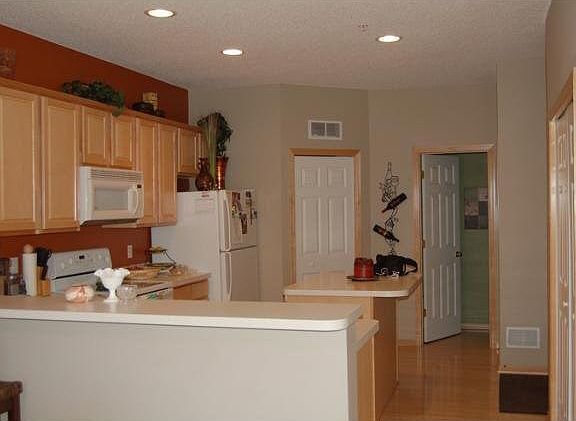 4th image of 11373 Fergus Street NE