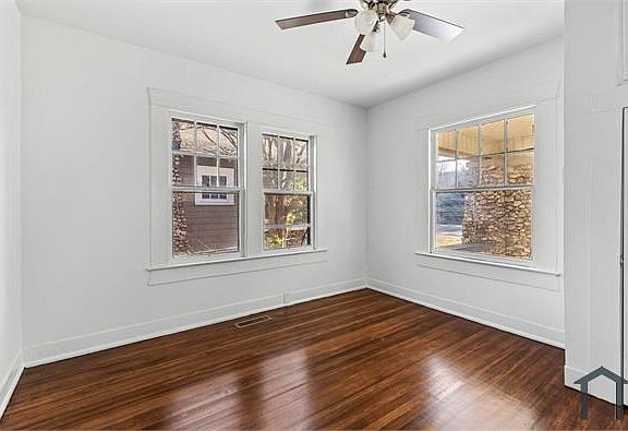 3rd image of 446 Valley Rd