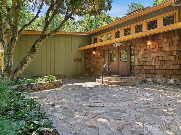 3rd image of 655 21st Ave NW