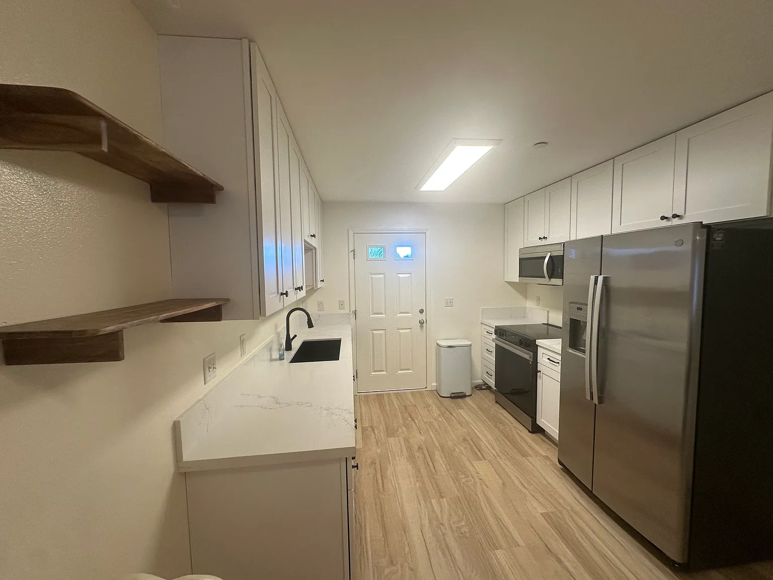 2 bed, 800 sqft, $3,300 — Photo 2
