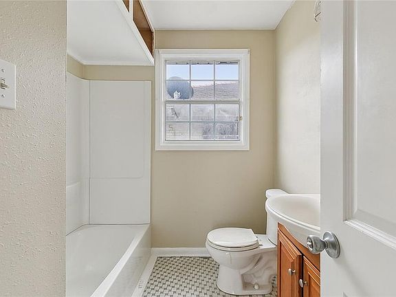 5th image of 2304 Pakenham Dr
