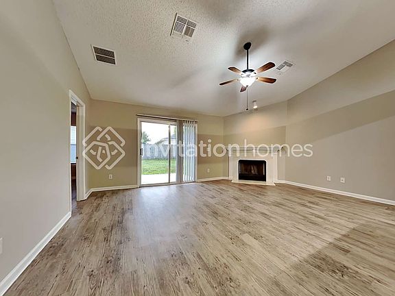 3rd image of 359 Summit Dr